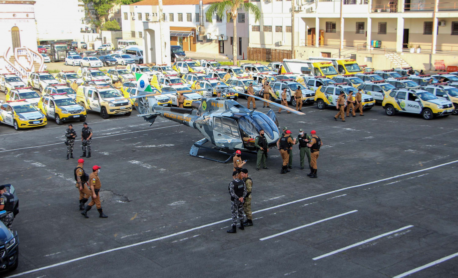 Com o reforço do efetivo administrativo, a Polícia Militar desencadeou a Operação Fecha Quartel III na Capital e em todo o Estado do Paraná nesta sexta-feira (22/10). Apenas em Curitiba e na Região Metropolitana, mais de 270 policiais estão nas ruas, além do efetivo já aplicado no policiamento ordinário, reforçando o patrulhamento nas áreas comerciais, residenciais e com maior índice de ocorrências. - Curitiba, 22/10/2021 - Foto: Soldado Ismael Ponchio