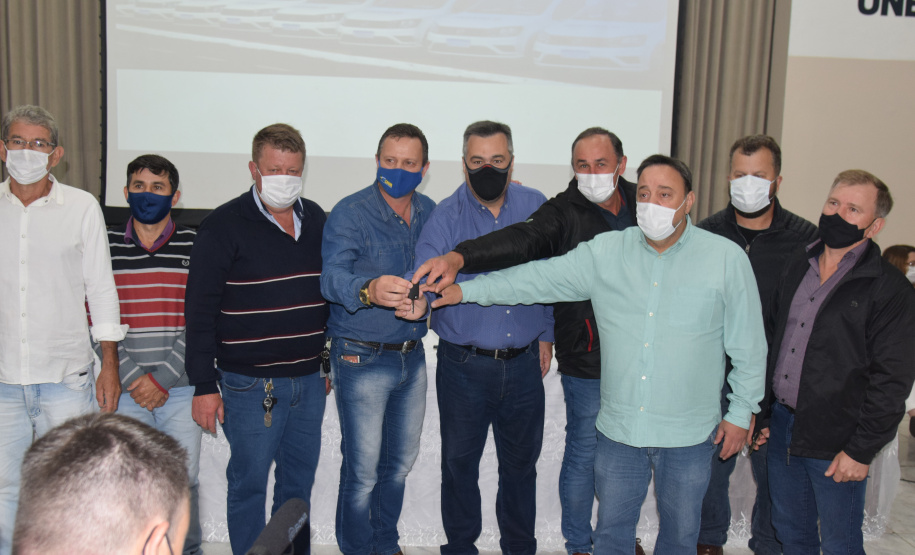 O Governo do Estado entregou 22 carros para os nove municípios da abrangência da 6ª Regional de Saúde de União da Vitória neste sábado (23). Esta é a quinta entrega dos 1.211 veículos adquiridos para reforço da Estratégia da Saúde da Família (ESF), em um investimento de mais de R$ 41,7 milhões exclusivos do Tesouro do Estado.
Foto: Américo Antonio/SESA