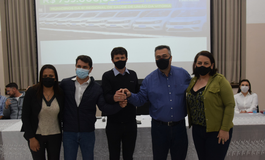 O Governo do Estado entregou 22 carros para os nove municípios da abrangência da 6ª Regional de Saúde de União da Vitória neste sábado (23). Esta é a quinta entrega dos 1.211 veículos adquiridos para reforço da Estratégia da Saúde da Família (ESF), em um investimento de mais de R$ 41,7 milhões exclusivos do Tesouro do Estado.
Foto: Américo Antonio/SESA