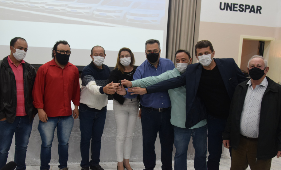 O Governo do Estado entregou 22 carros para os nove municípios da abrangência da 6ª Regional de Saúde de União da Vitória neste sábado (23). Esta é a quinta entrega dos 1.211 veículos adquiridos para reforço da Estratégia da Saúde da Família (ESF), em um investimento de mais de R$ 41,7 milhões exclusivos do Tesouro do Estado.
Foto: Américo Antonio/SESA