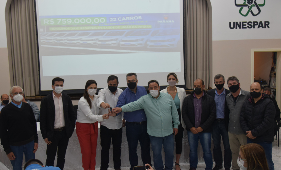 O Governo do Estado entregou 22 carros para os nove municípios da abrangência da 6ª Regional de Saúde de União da Vitória neste sábado (23). Esta é a quinta entrega dos 1.211 veículos adquiridos para reforço da Estratégia da Saúde da Família (ESF), em um investimento de mais de R$ 41,7 milhões exclusivos do Tesouro do Estado.
Foto: Américo Antonio/SESA