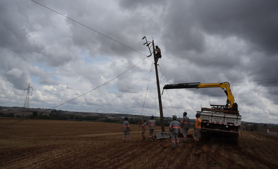 Copel avança na recomposição dos estragos causados pelo temporal. FOTO: Copel