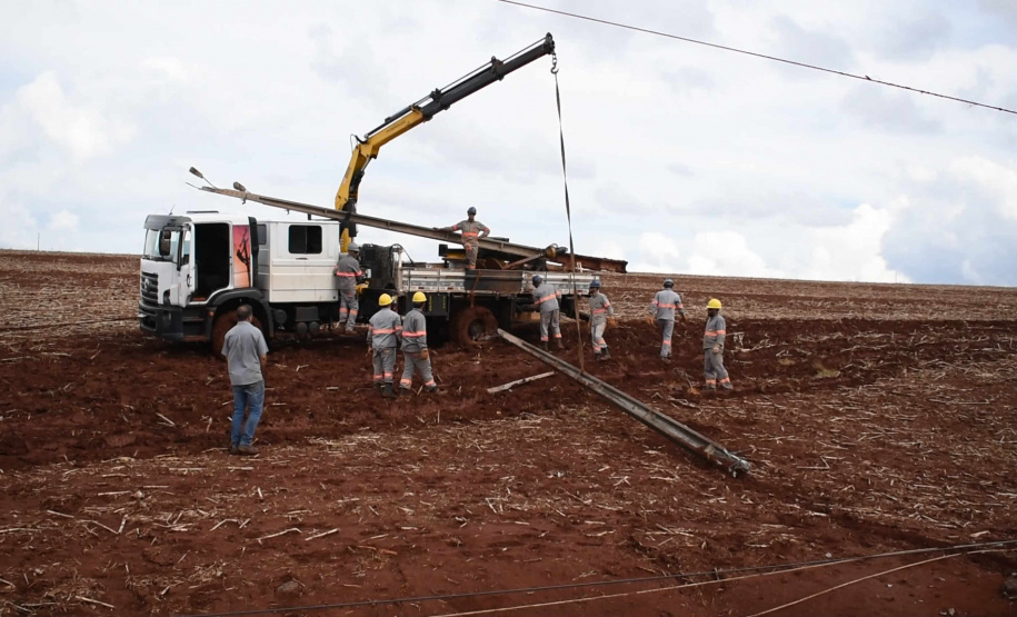 Copel avança na recomposição dos estragos causados pelo temporal. FOTO: Copel