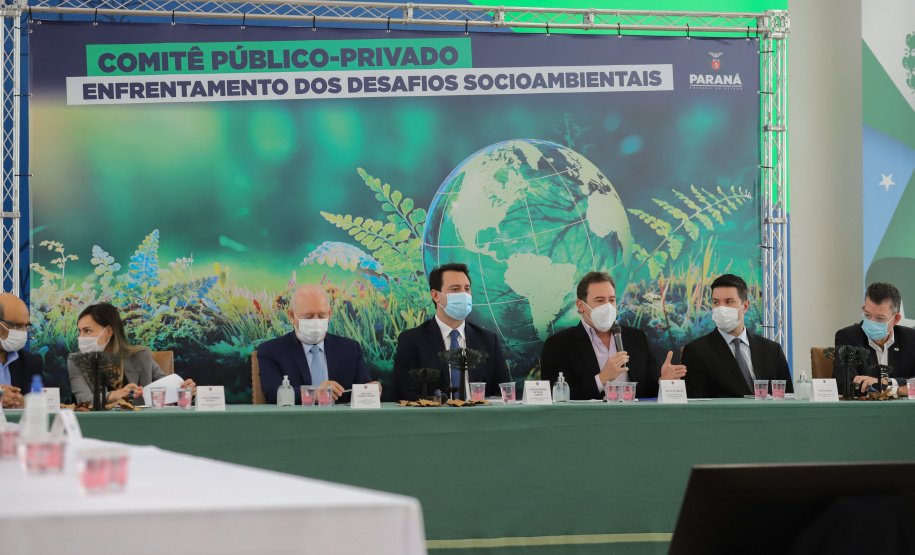 ESG Boticario O governador Carlos Massa Ratinho Junior e o vice-presidente do Conselho do Grupo Boticário, Artur Grynbaum, apresentam nesta segunda-feira (25) o primeiro comitê ESG público-privado do Brasil. - 25/10/2021 - Foto: Geraldo Bubniak/AEN