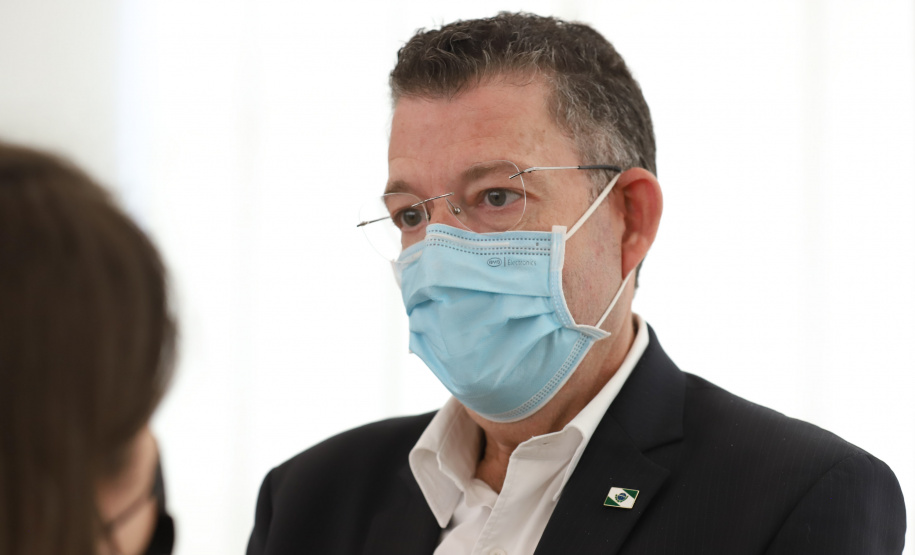 ESG Boticario O governador Carlos Massa Ratinho Junior e o vice-presidente do Conselho do Grupo Boticário, Artur Grynbaum, apresentam nesta segunda-feira (25) o primeiro comitê ESG público-privado do Brasil. Na foto, presidente da Invest Paraná, Eduardo Bekin. - 25/10/2021 - Foto: Geraldo Bubniak/AEN