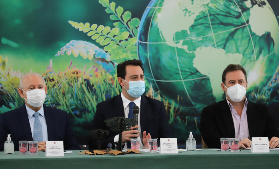 ESG Boticario O governador Carlos Massa Ratinho Junior e o vice-presidente do Conselho do Grupo Boticário, Artur Grynbaum, apresentam nesta segunda-feira (25) o primeiro comitê ESG público-privado do Brasil. - 25/10/2021 - Foto: Geraldo Bubniak/AEN