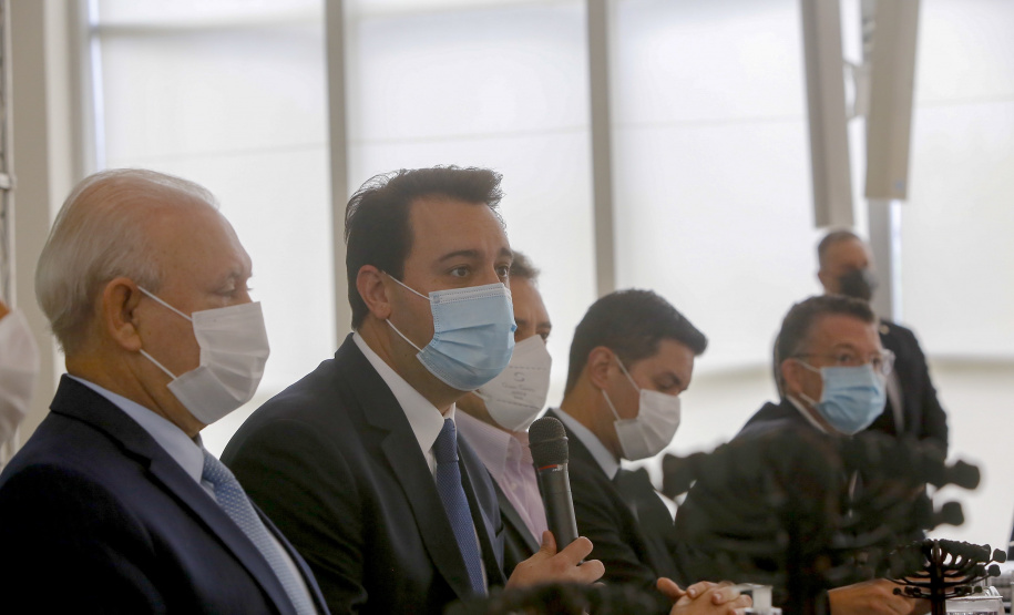 O governador Carlos Massa Ratinho Junior e o vice-presidente do Conselho do Grupo Boticário, Artur Grynbaum, apresentam o primeiro comitê ESG público-privado do Brasil. - Curitiba, 25/10/2021 - Foto Gilson Abreu/AEN