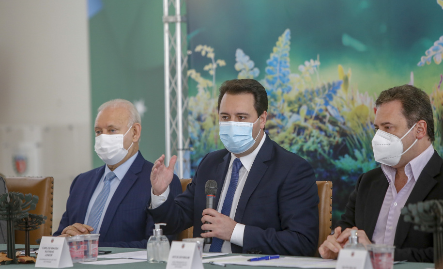 O governador Carlos Massa Ratinho Junior e o vice-presidente do Conselho do Grupo Boticário, Artur Grynbaum, apresentam o primeiro comitê ESG público-privado do Brasil. - Curitiba, 25/10/2021 - Foto Gilson Abreu/AEN