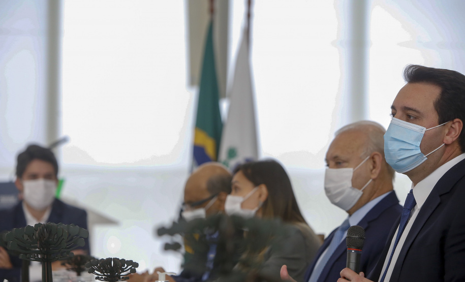 O governador Carlos Massa Ratinho Junior e o vice-presidente do Conselho do Grupo Boticário, Artur Grynbaum, apresentam o primeiro comitê ESG público-privado do Brasil. - Curitiba, 25/10/2021 - Foto Gilson Abreu/AEN