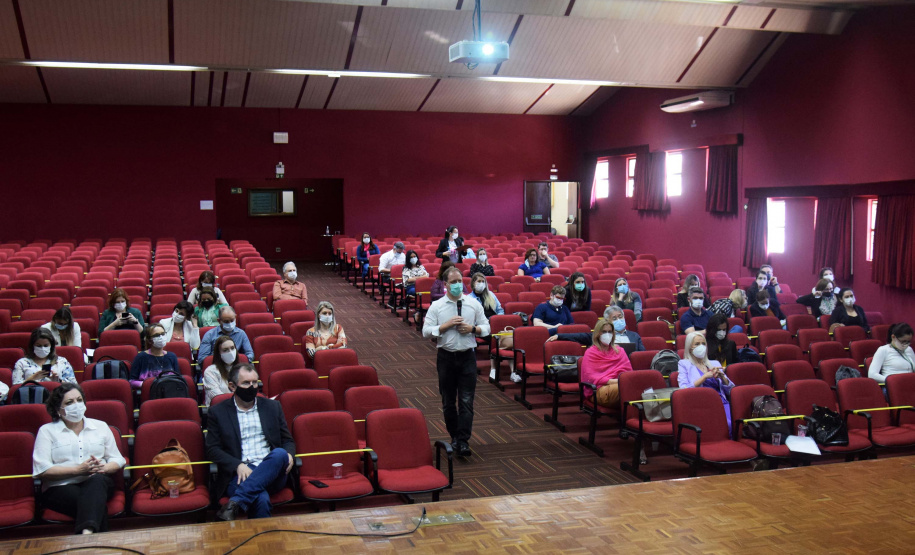 A Secretaria de Estado da Saúde retomou a discussão do Planejamento Regional Integrado (PRI), iniciando a segunda etapa do projeto na Macrorregião Oeste nesta segunda-feira (25), em Foz do Iguaçu.. Foto: Américo Antonio/SESA