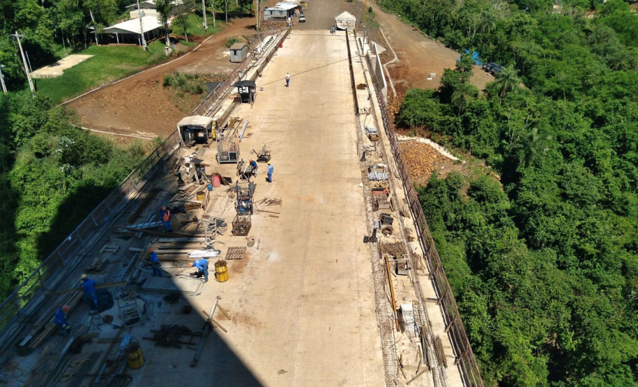 Andamento da obra da Ponte da Integração Brasil - Paraguai no mês de outubro -  Curitiba, 25/10/2021 - Foto: DER