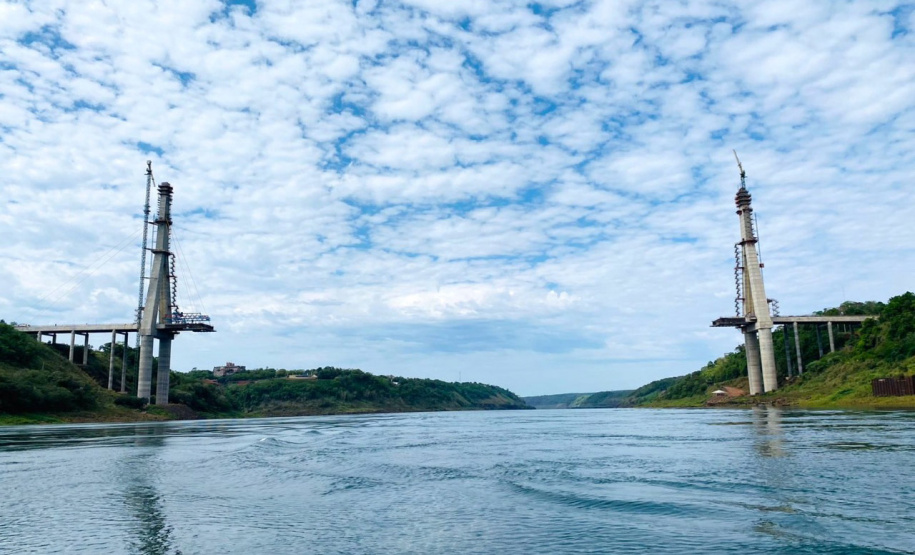 Andamento da obra da Ponte da Integração Brasil - Paraguai no mês de outubro -  Curitiba, 25/10/2021 - Foto: DER