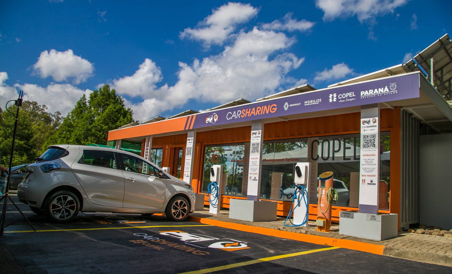 A Companhia Paranaense de Energia lançou na tarde desta segunda-feira (25/10) o programa Carsharing Copel, de compartilhamento de carros elétricos e locação de curta duração, em parceria com a Renault do Brasil.  -  Curitiba, 25/10/2021 -  Foto: Copel