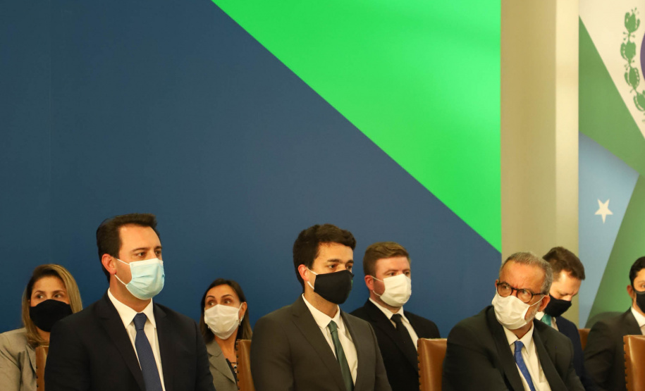 O advogado André Ribeiro Giamberardino tomou posse nesta segunda-feira (25) como novo Defensor Público-Geral do Paraná. Com mandato de dois anos, ele substitui a Eduardo Abraão, que ocupou o posto a partir de 2013. A cerimônia de transferência de cargo ocorreu no Palácio Iguaçu e contou com a presença do governador Carlos Massa Ratinho Junior. Foto: Ari Dias/ AEN