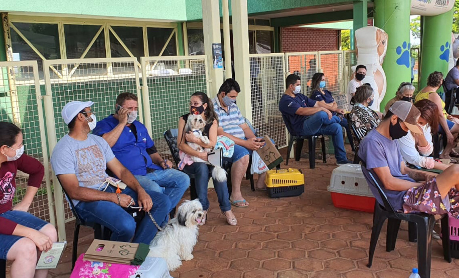 SANTO INÁCIO - O Castramóvel passou por sete municípios neste mês. Ao todo, foram esterilizados 855 cães e gatos, uma média de 147 por município. Nesta quarta e quinta-feira (27 e 28), o programa chega a Bandeirantes, onde são esperados 116 animais.  -  Curitiba, 26/10/2021 - Foto: SEDEST