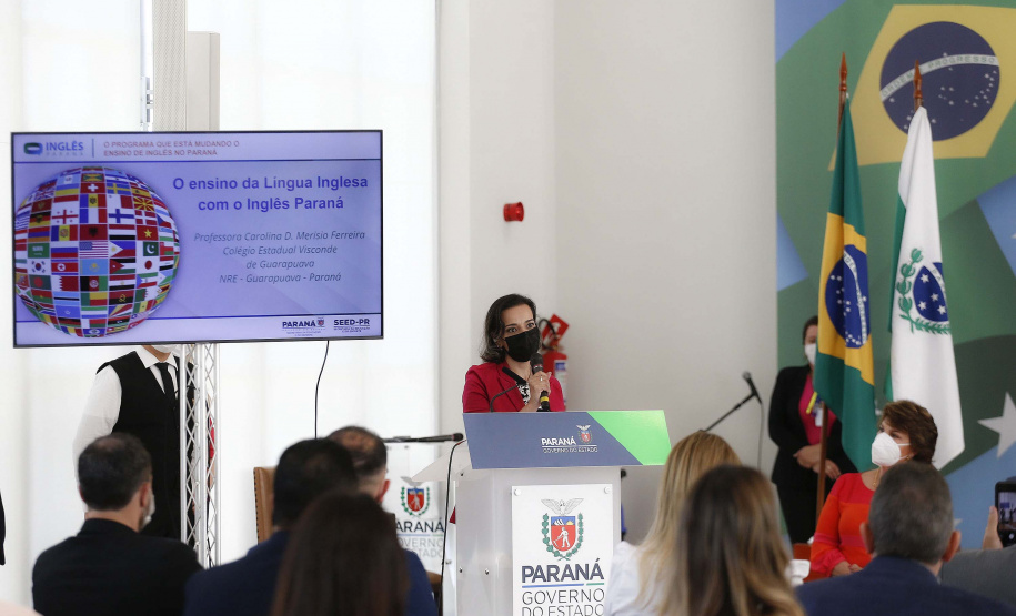 O governador Carlos Massa Ratinho Junior lança nesta terça-feira (26) o programa Inglês Paraná, acompanhado do secretário da Educação e do Esporte, Renato Feder. Trata-se de um projeto inovador e dinâmico, com foco no processo de aprendizagem dos estudantes, considerando as suas necessidades, ao mesmo tempo em que favorece o desenvolvimento das habilidades de escuta e oralidade, essenciais para aprender a Língua Inglesa. - 26/10/2021 - FotoJonathan Campos/AEN