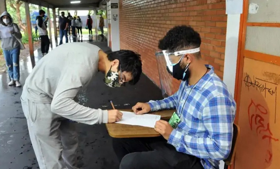 UEL oferece 3.125 chances de ingresso na graduação pública e gratuita. Inscrições para o Vestibular 2022 terminam dia 3  -  Curitiba, 26/10/2021 - Foto: UEL