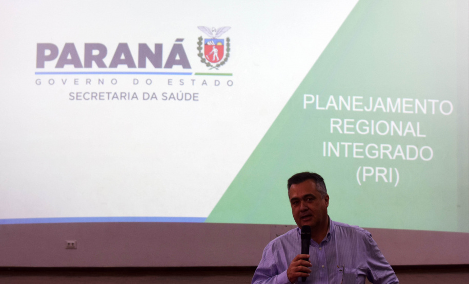 As ações para o pós-pandemia da Covid-19 devem ser prioridade no processo de reorganização do Planejamento Regional Integrado (PRI) da área da saúde no Paraná. A afirmação foi feita pelo secretário estadual da Saúde, Beto Preto, durante evento para discutir o PRI com Regionais e municípios da Macrorregião Oeste, realizado em Foz do Iguaçu, nesta terça-feira (26). - Foz do Iguaçu, 26/10/2021 - Foto: Américo Antonio/SESA