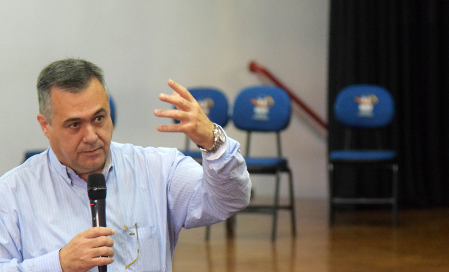 As ações para o pós-pandemia da Covid-19 devem ser prioridade no processo de reorganização do Planejamento Regional Integrado (PRI) da área da saúde no Paraná. A afirmação foi feita pelo secretário estadual da Saúde, Beto Preto, durante evento para discutir o PRI com Regionais e municípios da Macrorregião Oeste, realizado em Foz do Iguaçu, nesta terça-feira (26). - Foz do Iguaçu, 26/10/2021 - Foto: Américo Antonio/SESA