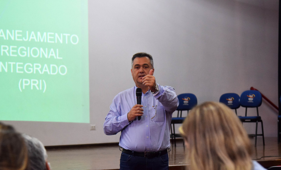 As ações para o pós-pandemia da Covid-19 devem ser prioridade no processo de reorganização do Planejamento Regional Integrado (PRI) da área da saúde no Paraná. A afirmação foi feita pelo secretário estadual da Saúde, Beto Preto, durante evento para discutir o PRI com Regionais e municípios da Macrorregião Oeste, realizado em Foz do Iguaçu, nesta terça-feira (26). - Foz do Iguaçu, 26/10/2021 - Foto: Américo Antonio/SESA