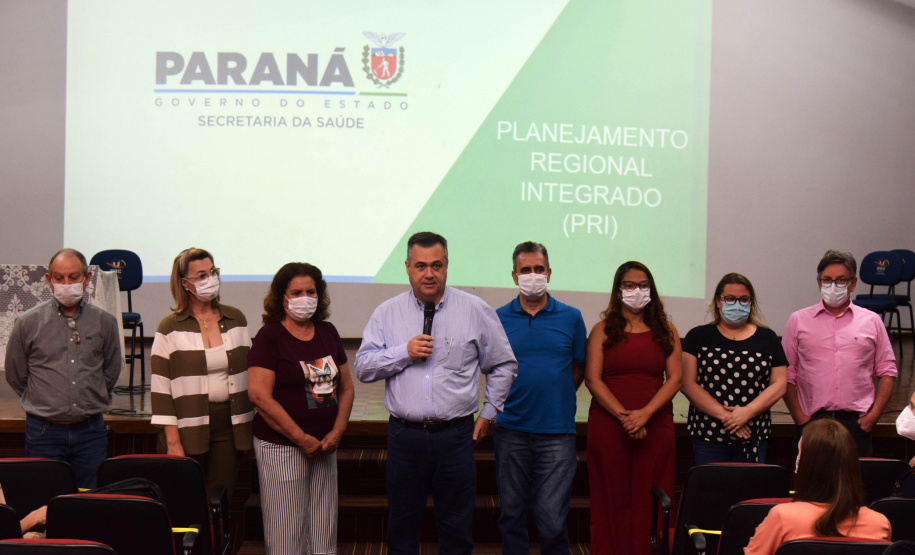As ações para o pós-pandemia da Covid-19 devem ser prioridade no processo de reorganização do Planejamento Regional Integrado (PRI) da área da saúde no Paraná. A afirmação foi feita pelo secretário estadual da Saúde, Beto Preto, durante evento para discutir o PRI com Regionais e municípios da Macrorregião Oeste, realizado em Foz do Iguaçu, nesta terça-feira (26). - Foz do Iguaçu, 26/10/2021 - Foto: Américo Antonio/SESA
