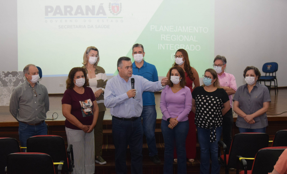 As ações para o pós-pandemia da Covid-19 devem ser prioridade no processo de reorganização do Planejamento Regional Integrado (PRI) da área da saúde no Paraná. A afirmação foi feita pelo secretário estadual da Saúde, Beto Preto, durante evento para discutir o PRI com Regionais e municípios da Macrorregião Oeste, realizado em Foz do Iguaçu, nesta terça-feira (26). - Foz do Iguaçu, 26/10/2021 - Foto: Américo Antonio/SESA