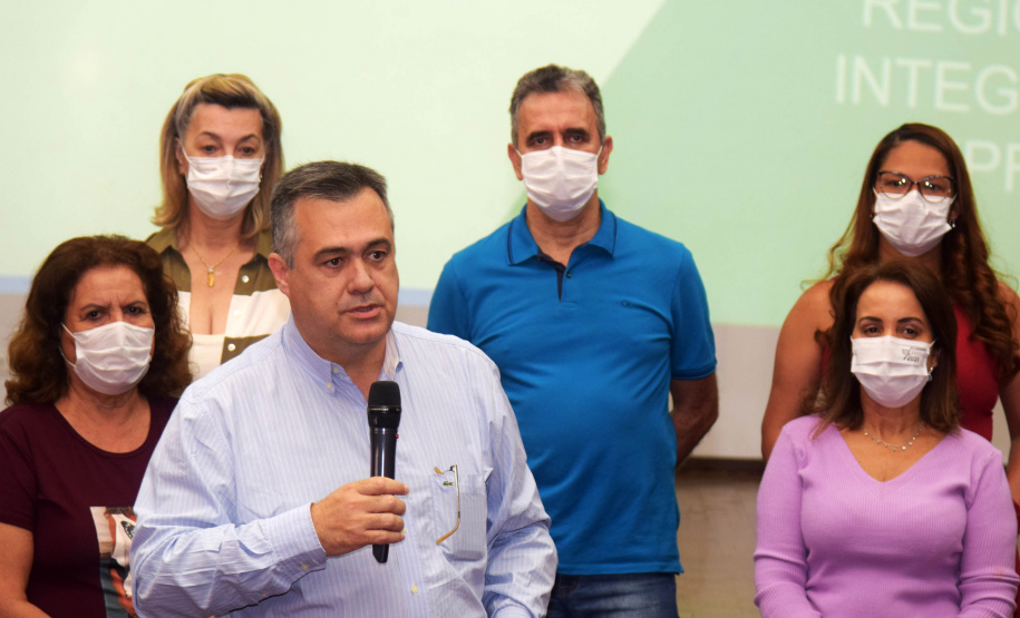 As ações para o pós-pandemia da Covid-19 devem ser prioridade no processo de reorganização do Planejamento Regional Integrado (PRI) da área da saúde no Paraná. A afirmação foi feita pelo secretário estadual da Saúde, Beto Preto, durante evento para discutir o PRI com Regionais e municípios da Macrorregião Oeste, realizado em Foz do Iguaçu, nesta terça-feira (26). - Foz do Iguaçu, 26/10/2021 - Foto: Américo Antonio/SESA