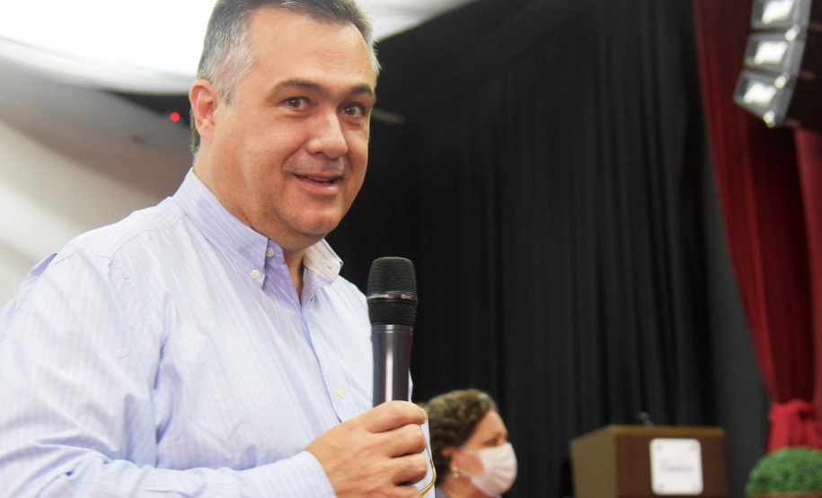 As ações para o pós-pandemia da Covid-19 devem ser prioridade no processo de reorganização do Planejamento Regional Integrado (PRI) da área da saúde no Paraná. A afirmação foi feita pelo secretário estadual da Saúde, Beto Preto, durante evento para discutir o PRI com Regionais e municípios da Macrorregião Oeste, realizado em Foz do Iguaçu, nesta terça-feira (26). - Foz do Iguaçu, 26/10/2021 - Foto: Américo Antonio/SESA