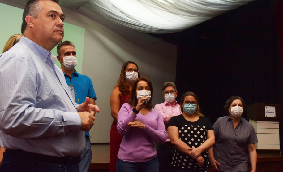 As ações para o pós-pandemia da Covid-19 devem ser prioridade no processo de reorganização do Planejamento Regional Integrado (PRI) da área da saúde no Paraná. A afirmação foi feita pelo secretário estadual da Saúde, Beto Preto, durante evento para discutir o PRI com Regionais e municípios da Macrorregião Oeste, realizado em Foz do Iguaçu, nesta terça-feira (26). - Foz do Iguaçu, 26/10/2021 - Foto: Américo Antonio/SESA