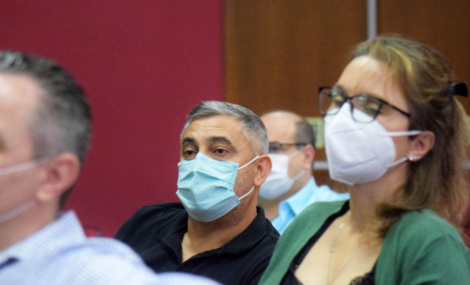 As ações para o pós-pandemia da Covid-19 devem ser prioridade no processo de reorganização do Planejamento Regional Integrado (PRI) da área da saúde no Paraná. A afirmação foi feita pelo secretário estadual da Saúde, Beto Preto, durante evento para discutir o PRI com Regionais e municípios da Macrorregião Oeste, realizado em Foz do Iguaçu, nesta terça-feira (26). - Foz do Iguaçu, 26/10/2021 - Foto: Américo Antonio/SESA