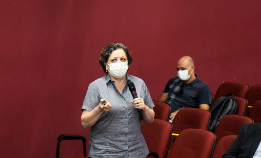 As ações para o pós-pandemia da Covid-19 devem ser prioridade no processo de reorganização do Planejamento Regional Integrado (PRI) da área da saúde no Paraná. A afirmação foi feita pelo secretário estadual da Saúde, Beto Preto, durante evento para discutir o PRI com Regionais e municípios da Macrorregião Oeste, realizado em Foz do Iguaçu, nesta terça-feira (26). - Foz do Iguaçu, 26/10/2021 - Foto: Américo Antonio/SESA