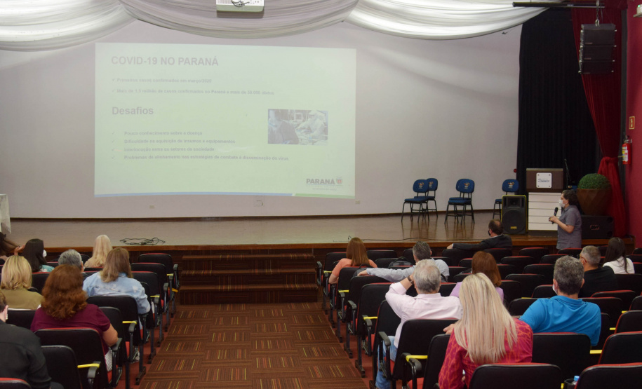 As ações para o pós-pandemia da Covid-19 devem ser prioridade no processo de reorganização do Planejamento Regional Integrado (PRI) da área da saúde no Paraná. A afirmação foi feita pelo secretário estadual da Saúde, Beto Preto, durante evento para discutir o PRI com Regionais e municípios da Macrorregião Oeste, realizado em Foz do Iguaçu, nesta terça-feira (26). - Foz do Iguaçu, 26/10/2021 - Foto: Américo Antonio/SESA