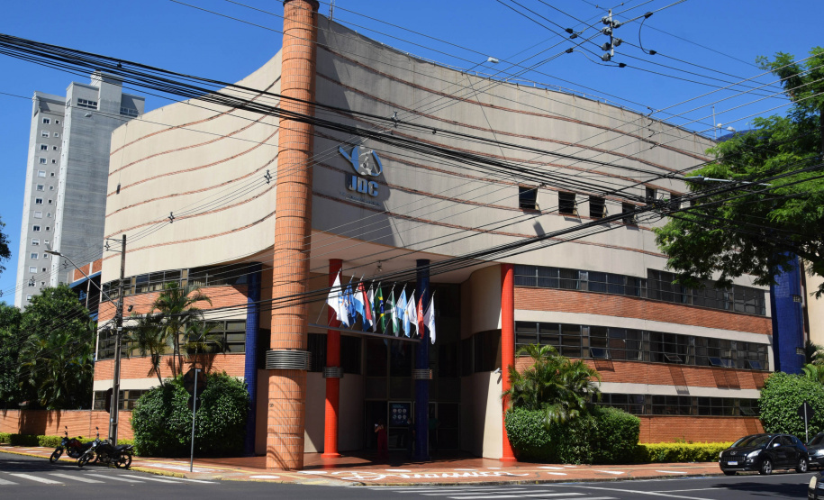 As ações para o pós-pandemia da Covid-19 devem ser prioridade no processo de reorganização do Planejamento Regional Integrado (PRI) da área da saúde no Paraná. A afirmação foi feita pelo secretário estadual da Saúde, Beto Preto, durante evento para discutir o PRI com Regionais e municípios da Macrorregião Oeste, realizado em Foz do Iguaçu, nesta terça-feira (26). - Foz do Iguaçu, 26/10/2021 - Foto: Américo Antonio/SESA