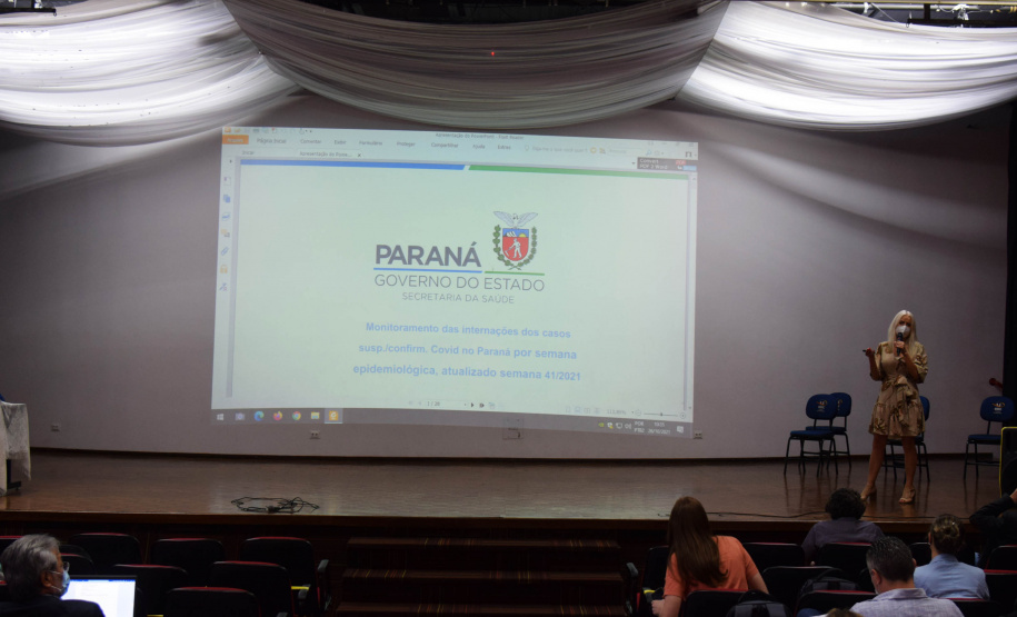 As ações para o pós-pandemia da Covid-19 devem ser prioridade no processo de reorganização do Planejamento Regional Integrado (PRI) da área da saúde no Paraná. A afirmação foi feita pelo secretário estadual da Saúde, Beto Preto, durante evento para discutir o PRI com Regionais e municípios da Macrorregião Oeste, realizado em Foz do Iguaçu, nesta terça-feira (26). - Foz do Iguaçu, 26/10/2021 - Foto: Américo Antonio/SESA