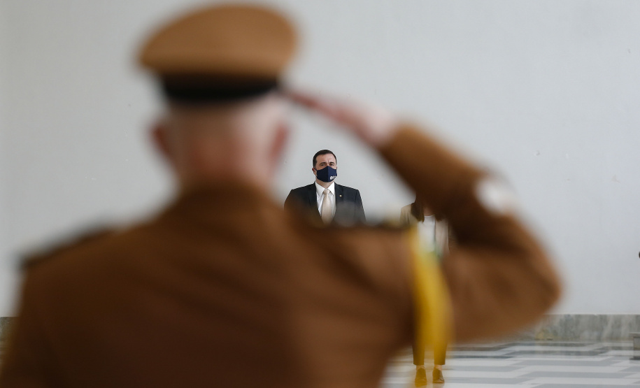 Governador Carlos Massa Ratinho Junior, recebe o embaixador do Paraguai no Brasil, Juan Ángel Delgadillo, e também o cônsul geral do Paraguai no Paraná, Carlos Fleitas Rodriguez - Curitiba, 26/10/2021 - Foto: Jonathan Campos /AEN