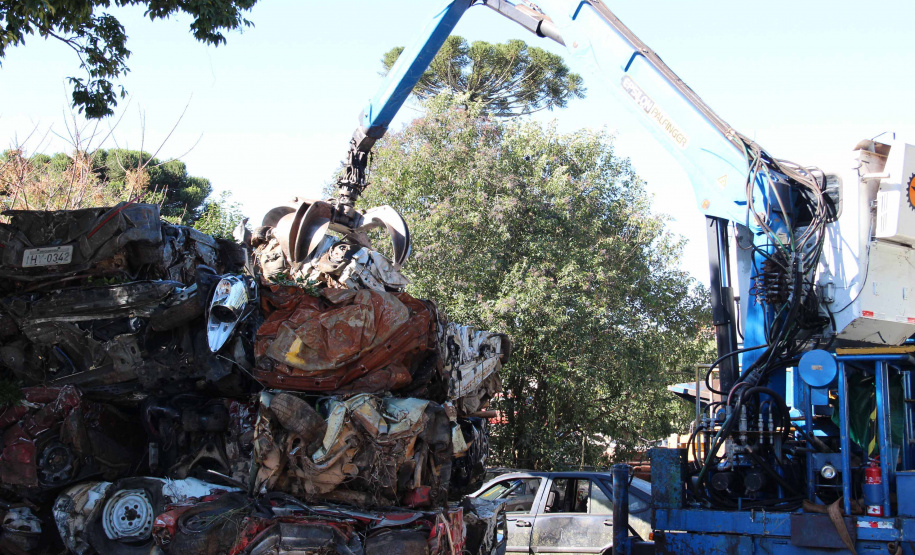 Detran-PR leiloa quase 3 mil veículos na condição de sucata - Curitiba, 26/10/2021 - Foto: Detran-Pr