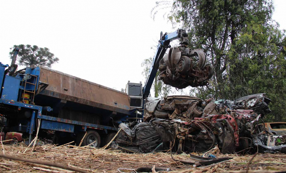 Detran-PR leiloa quase 3 mil veículos na condição de sucata - Curitiba, 26/10/2021 - Foto: Detran-Pr
