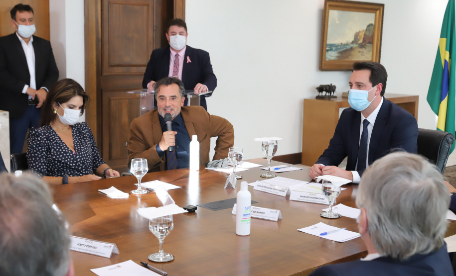 O governador Carlos Massa Ratinho Junior participa nesta terça-feira (26)  da cerimônia de posse da nova diretoria do Movimento Pró-Paraná,  liderado pelo presidente  eleito Marcos Domakoski.   - 26/10/2021 - Foto: Geraldo Bubniak/AEN