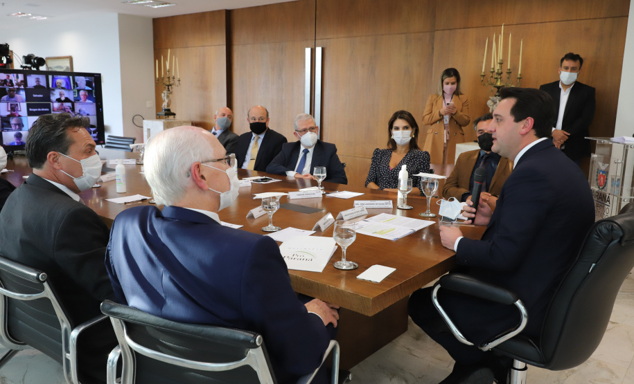 O governador Carlos Massa Ratinho Junior participa nesta terça-feira (26)  da cerimônia de posse da nova diretoria do Movimento Pró-Paraná,  liderado pelo presidente  eleito Marcos Domakoski.   - 26/10/2021 - Foto: Geraldo Bubniak/AEN