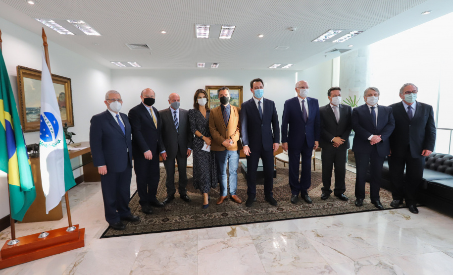 O governador Carlos Massa Ratinho Junior participa nesta terça-feira (26)  da cerimônia de posse da nova diretoria do Movimento Pró-Paraná,  liderado pelo presidente  eleito Marcos Domakoski.   - 26/10/2021 - Foto: Geraldo Bubniak/AEN