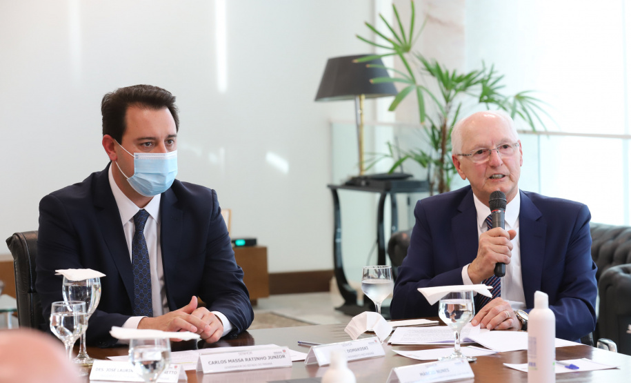 O governador Carlos Massa Ratinho Junior participa nesta terça-feira (26)  da cerimônia de posse da nova diretoria do Movimento Pró-Paraná,  liderado pelo presidente  eleito Marcos Domakoski.   - 26/10/2021 - Foto: Geraldo Bubniak/AEN