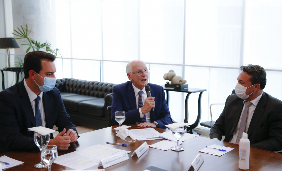 O governador Carlos Massa Ratinho Junior participa nesta terça-feira (26)  da cerimônia de posse da nova diretoria do Movimento Pró-Paraná,  liderado pelo presidente  eleito Marcos Domakoski.   - 26/10/2021 - Foto:  Jonathan Campos/AEN