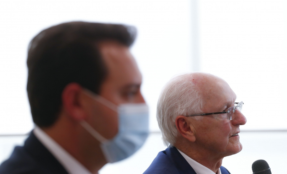 O governador Carlos Massa Ratinho Junior participa nesta terça-feira (26)  da cerimônia de posse da nova diretoria do Movimento Pró-Paraná,  liderado pelo presidente  eleito Marcos Domakoski.   - 26/10/2021 - Foto:  Jonathan Campos/AEN