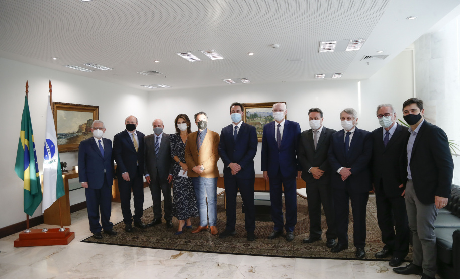 O governador Carlos Massa Ratinho Junior participa nesta terça-feira (26)  da cerimônia de posse da nova diretoria do Movimento Pró-Paraná,  liderado pelo presidente  eleito Marcos Domakoski.   - 26/10/2021 - Foto:  Jonathan Campos/AEN