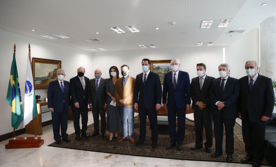 O governador Carlos Massa Ratinho Junior participa nesta terça-feira (26)  da cerimônia de posse da nova diretoria do Movimento Pró-Paraná,  liderado pelo presidente  eleito Marcos Domakoski.   - 26/10/2021 - Foto:  Jonathan Campos/AEN