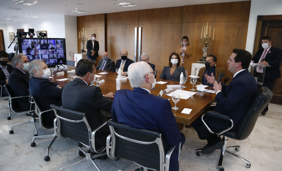 O governador Carlos Massa Ratinho Junior participa nesta terça-feira (26)  da cerimônia de posse da nova diretoria do Movimento Pró-Paraná,  liderado pelo presidente  eleito Marcos Domakoski.   - 26/10/2021 - Foto:  Jonathan Campos/AEN