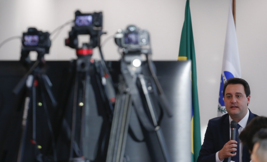 O governador Carlos Massa Ratinho Junior participa nesta terça-feira (26)  da cerimônia de posse da nova diretoria do Movimento Pró-Paraná,  liderado pelo presidente  eleito Marcos Domakoski.   - 26/10/2021 - Foto:  Jonathan Campos/AEN