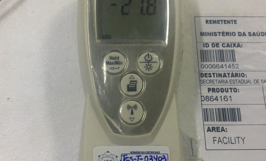 O Ministério da Saúde enviou ao Paraná 30.420 novas vacinas contra a Covid-19 nesta quarta-feira (27). As doses da Pfizer/BioNTech chegaram às 8h25, no voo LA4787, no Aeroporto Afonso Pena, em São José dos Pinhais, na Região Metropolitana de Curitiba. - Curitiba, 27/10/2021 - Foto: SESA