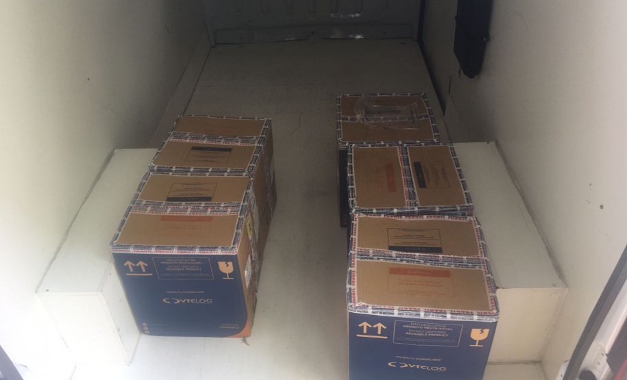 O Ministério da Saúde enviou ao Paraná 30.420 novas vacinas contra a Covid-19 nesta quarta-feira (27). As doses da Pfizer/BioNTech chegaram às 8h25, no voo LA4787, no Aeroporto Afonso Pena, em São José dos Pinhais, na Região Metropolitana de Curitiba. - Curitiba, 27/10/2021 - Foto: SESA