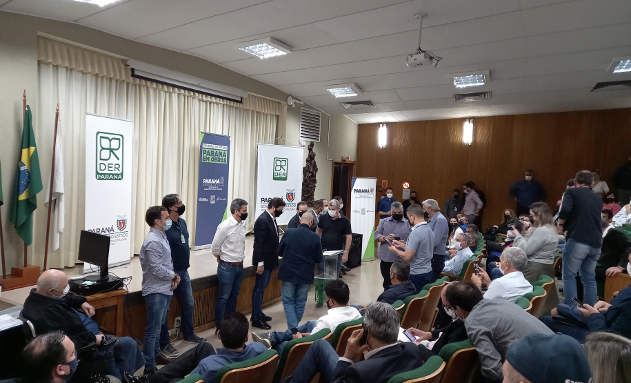 Evento reúne 56 prefeituras para formalizar doção de veículos e equipamentos  -  Curitiba, 27/10/2021 - Foto: DER